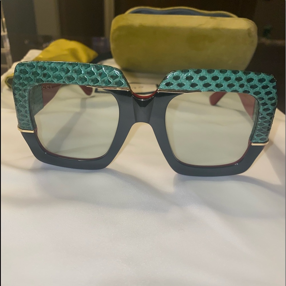 ❤️ Authentic Gucci Brand New Python Sunglasses